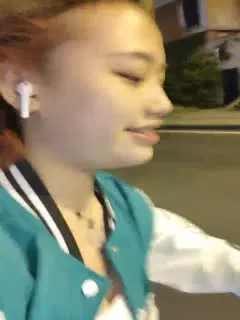 【自拍偷拍】纹身小美女主播户外直播后回酒店继续大秀