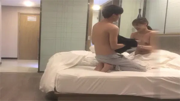 【自拍偷拍】约妹达人腻了良家改换新口味 第1集