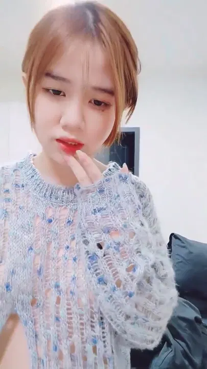 【国产主播】清纯系呆萌美少女，白嫩美乳粉嫩私处，道具互动娇羞表情