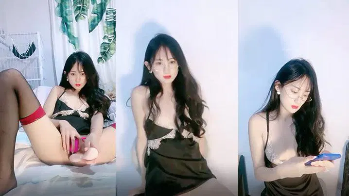 【自拍偷拍】甜美小姐姐戴眼镜化身家庭教师，丝足美腿惊艳全场