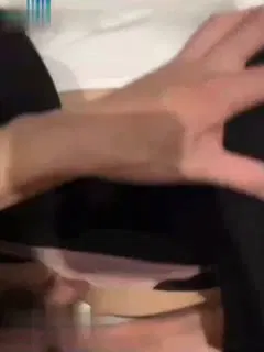 【SM重味】高铁上兴致来了，拉着小女友厕所来一发，刺激视频流出