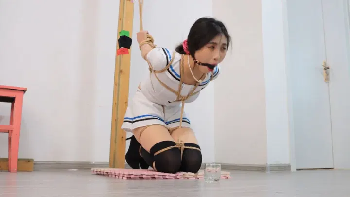 【SM调教】得意客惩罚女秘书最终章：恩可沦为绳奴被老板放置展览