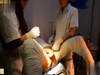 【SM调教】稀缺资源：男科女医生调教男奴割包皮，重口味谨慎观看