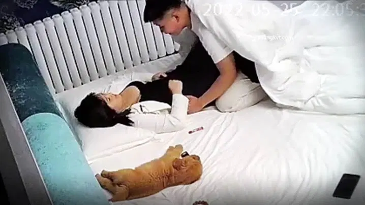 【SM重味】监控画面流出：公寓钟点房内小哥与带小狗的少妇幽会，小狗很听话