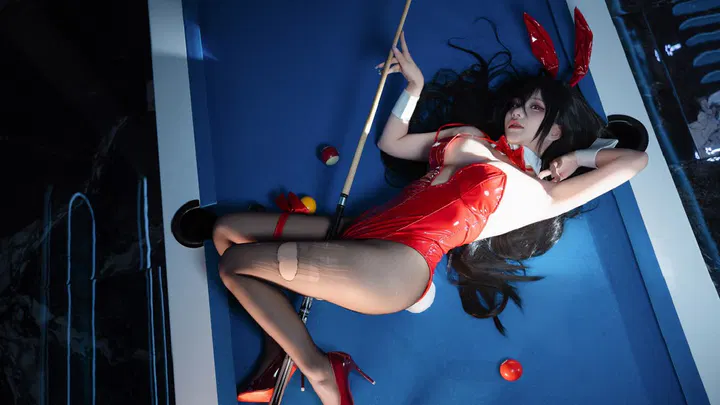 【强奸迷奸】迷奸少女，吮吸她的玉足