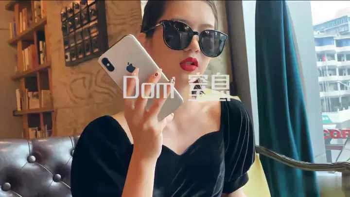 【SM调教】调教咖啡店老板娘：时尚明星气质，身材超好
