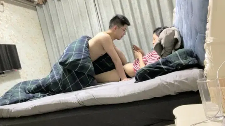 【酒店探花】酒吧邂逅身材出众的白富美，两人情投意合直奔酒店